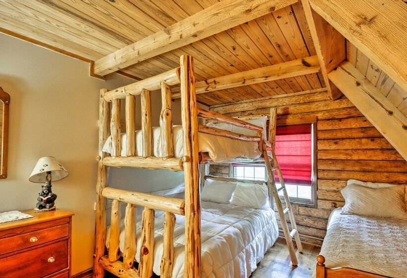 Family Friendly Massanutten Log Home W/ Views!