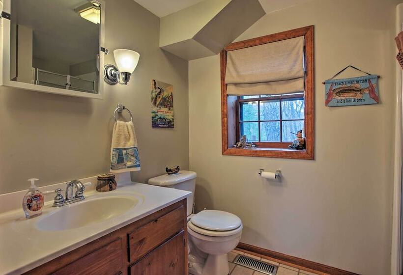 Family Friendly Massanutten Log Home W/ Views!