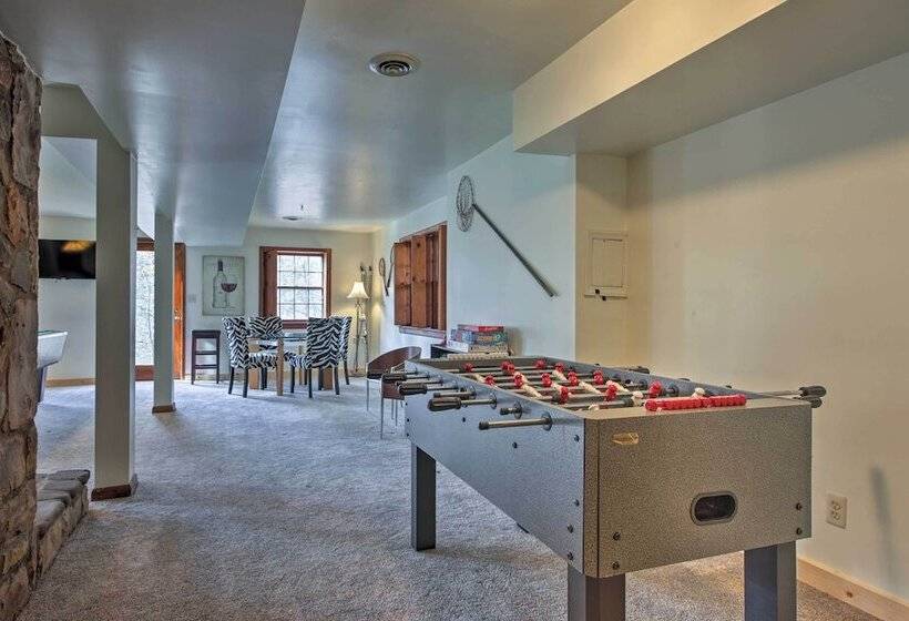 Family Friendly Massanutten Log Home W/ Views!