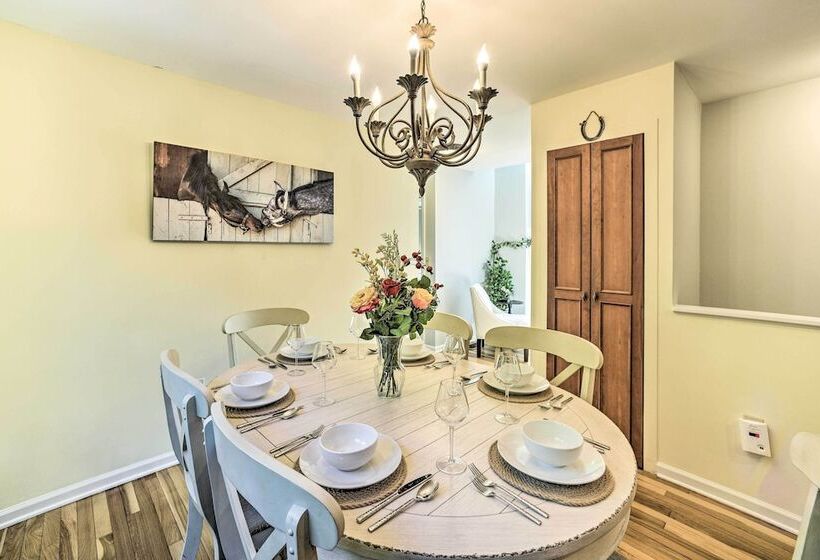 Family Friendly Retreat W/ Hot Tub: 1 Mi To Dtwn