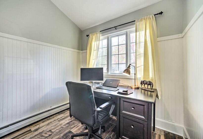 Family Friendly Retreat W/ Hot Tub: 1 Mi To Dtwn