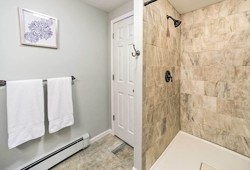 Family Friendly Retreat W/ Hot Tub: 1 Mi To Dtwn