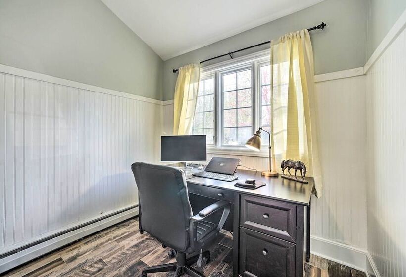 Family Friendly Retreat W/ Hot Tub: 1 Mi To Dtwn