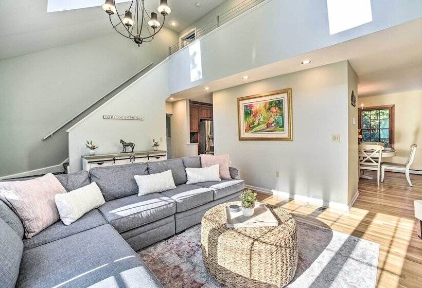 Family Friendly Retreat W/ Hot Tub: 1 Mi To Dtwn