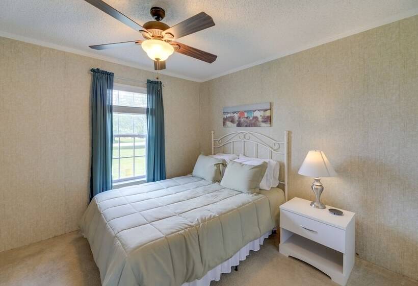 Family Home + Fire Pit & Deck, 11 Miles To Beach!