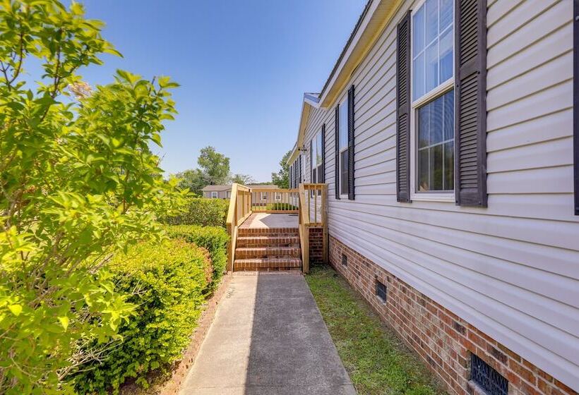 Family Home + Fire Pit & Deck, 11 Miles To Beach!