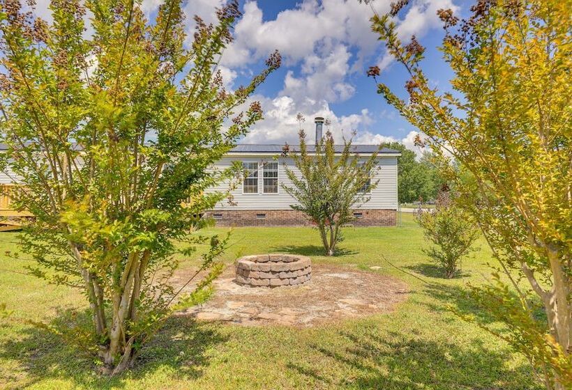 Family Home + Fire Pit & Deck, 11 Miles To Beach!