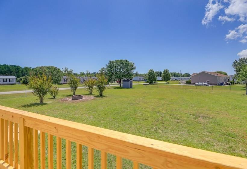 Family Home + Fire Pit & Deck, 11 Miles To Beach!