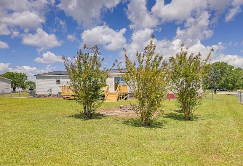 Family Home + Fire Pit & Deck, 11 Miles To Beach!