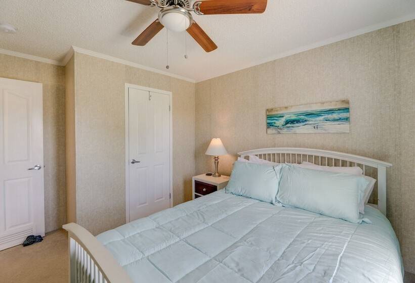 Family Home + Fire Pit & Deck, 11 Miles To Beach!