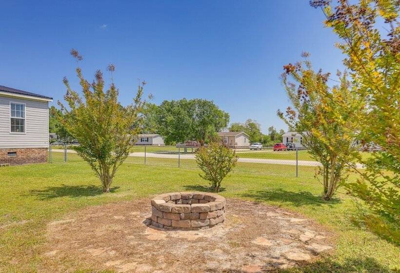 Family Home + Fire Pit & Deck, 11 Miles To Beach!