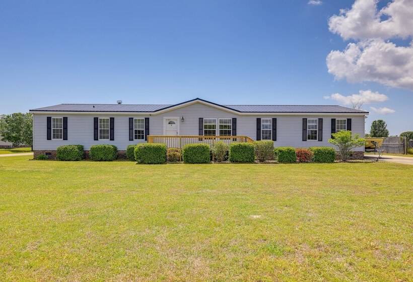 Family Home + Fire Pit & Deck, 11 Miles To Beach!