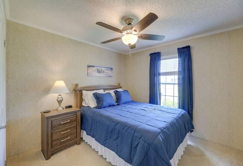 Family Home + Fire Pit & Deck, 11 Miles To Beach!