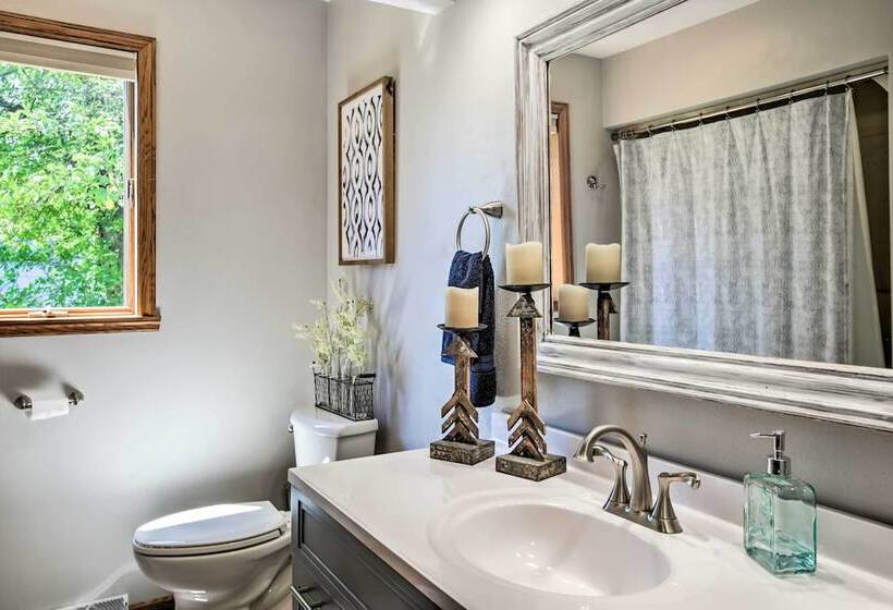 Family Home W/ Deck, Yard, Dock On Rock River