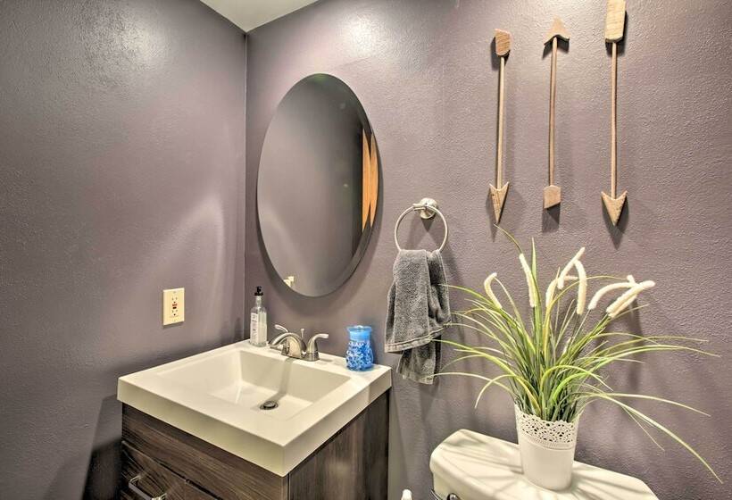 Family Home W/ Deck, Yard, Dock On Rock River