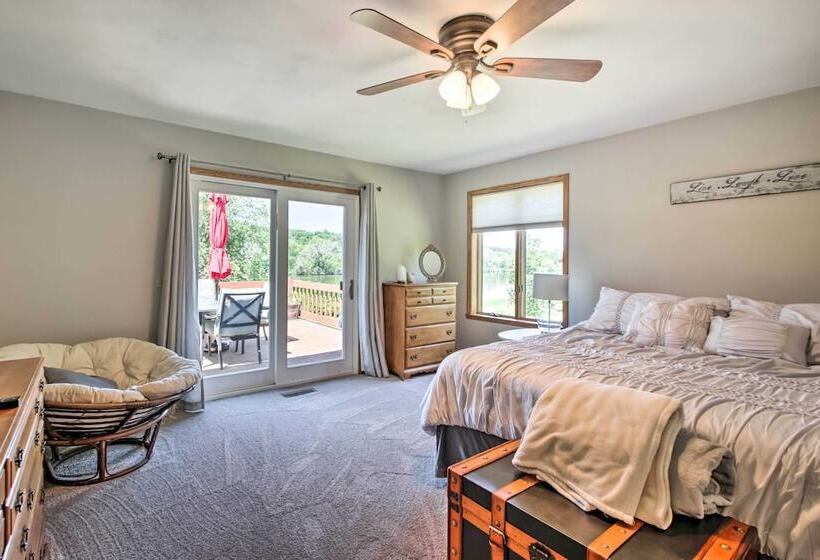 Family Home W/ Deck, Yard, Dock On Rock River