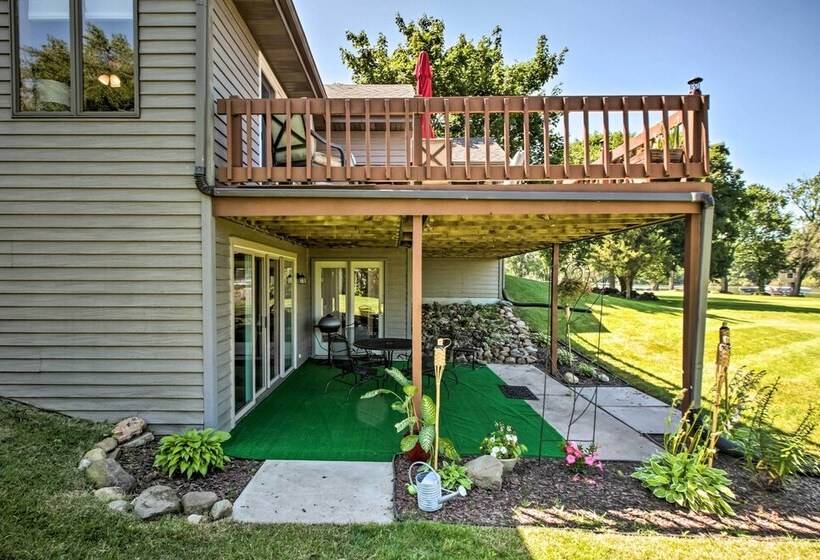 Family Home W/ Deck, Yard, Dock On Rock River