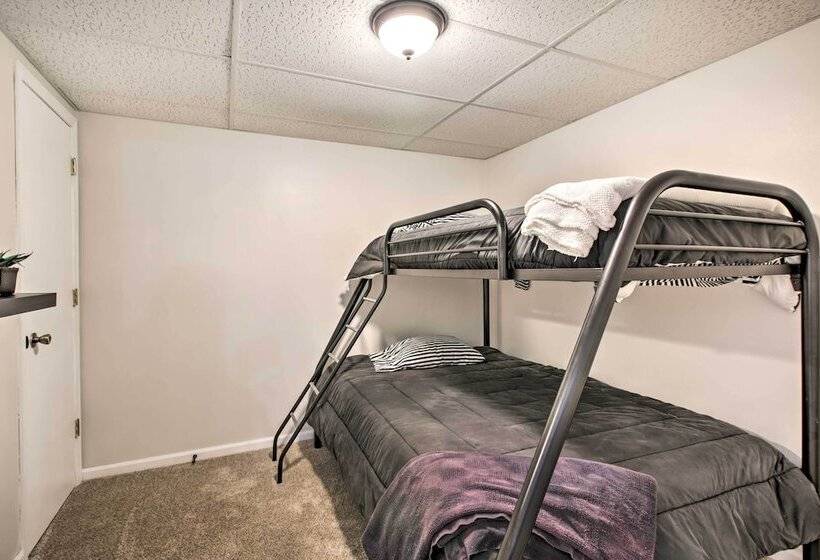 Family Home W/ Deck, Yard, Dock On Rock River