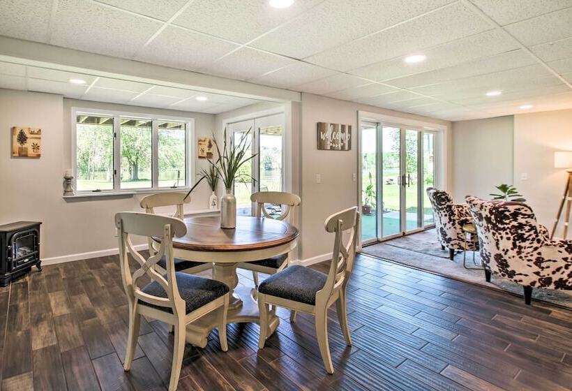 Family Home W/ Deck, Yard, Dock On Rock River