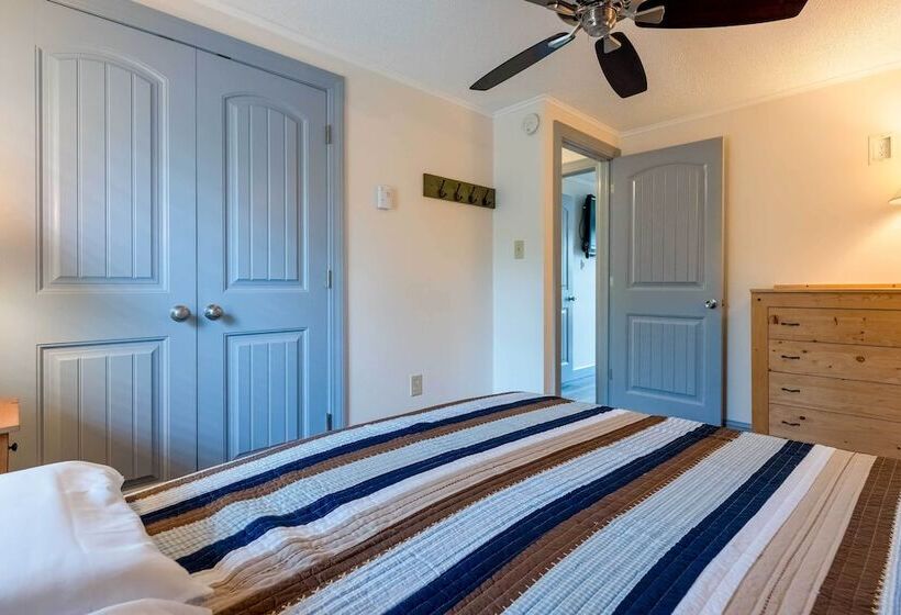 Walk To Lake: Family Home W/ Game Room, Deck & Bbq