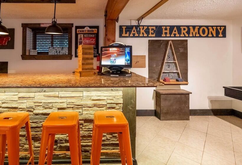 Walk To Lake: Family Home W/ Game Room, Deck & Bbq