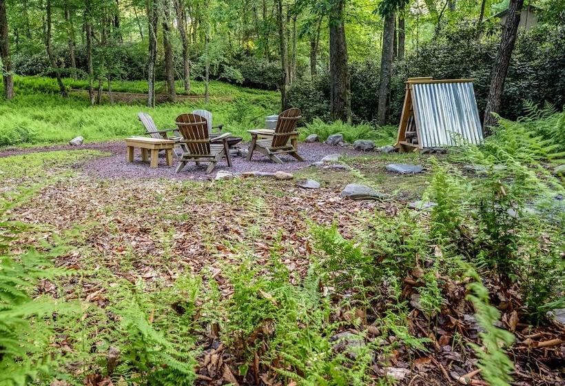 Walk To Lake: Family Home W/ Game Room, Deck & Bbq