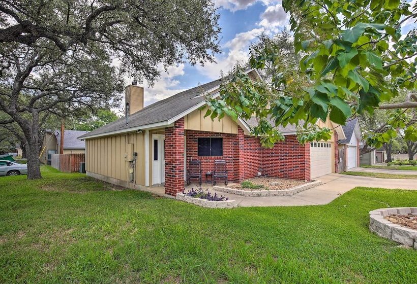 Family Retreat ~ 1 Mi To Hill Country Mile!