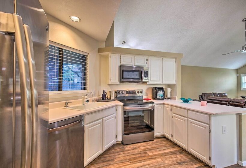 Family Retreat ~ 1 Mi To Hill Country Mile!