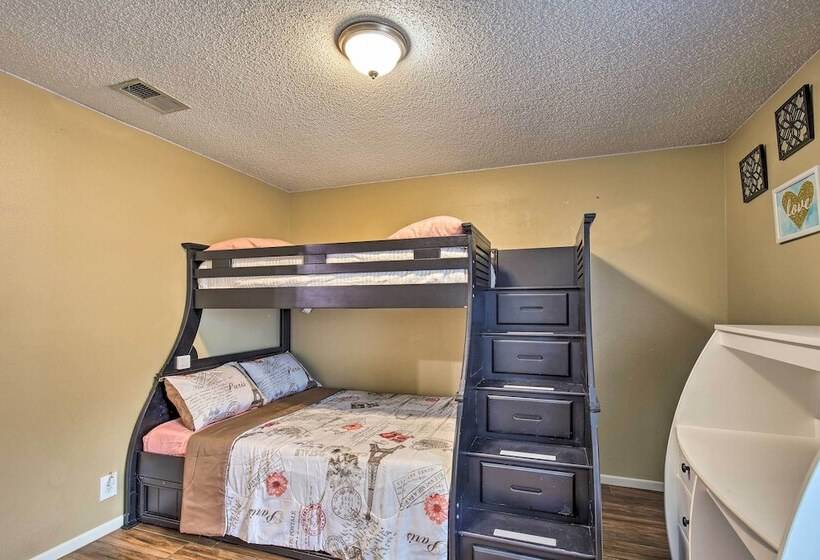 Family Retreat ~ 1 Mi To Hill Country Mile!