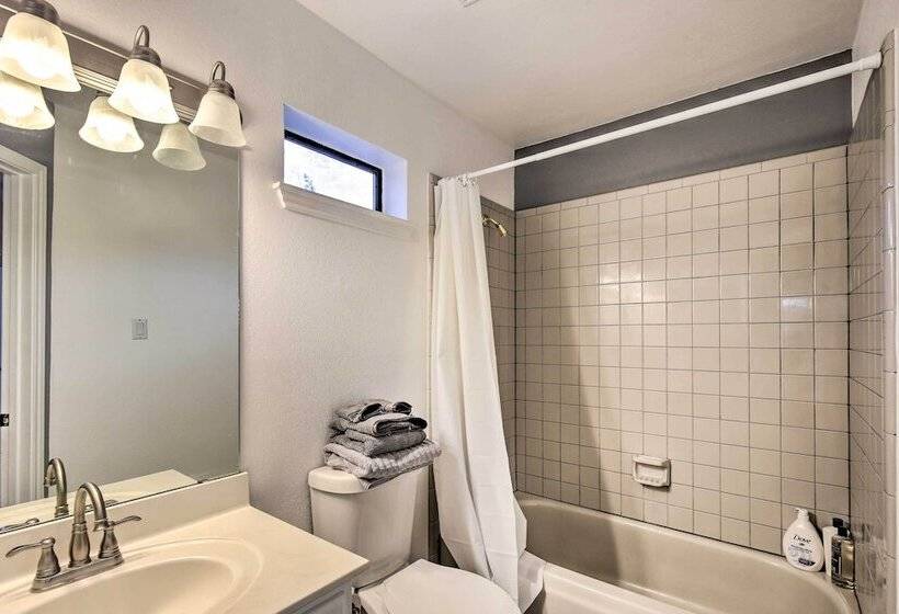 Family Retreat ~ 1 Mi To Hill Country Mile!