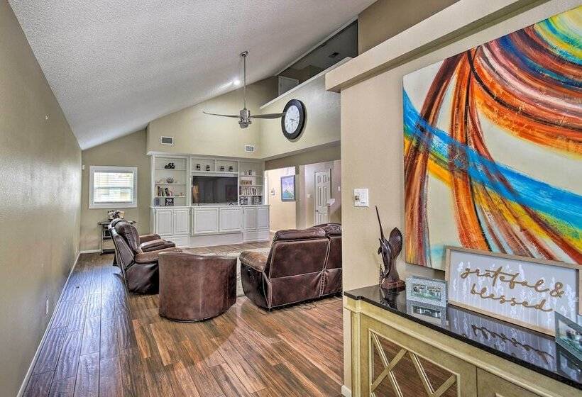 Family Retreat ~ 1 Mi To Hill Country Mile!