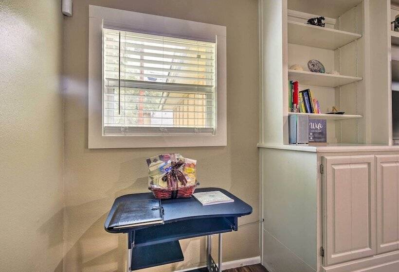 Family Retreat ~ 1 Mi To Hill Country Mile!