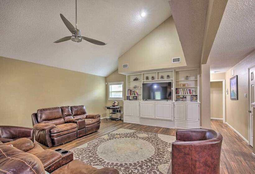 Family Retreat ~ 1 Mi To Hill Country Mile!