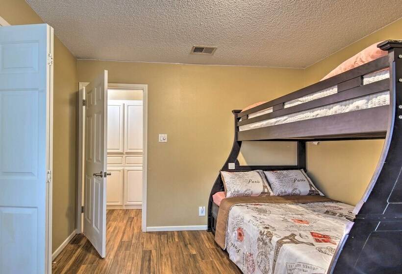 Family Retreat ~ 1 Mi To Hill Country Mile!