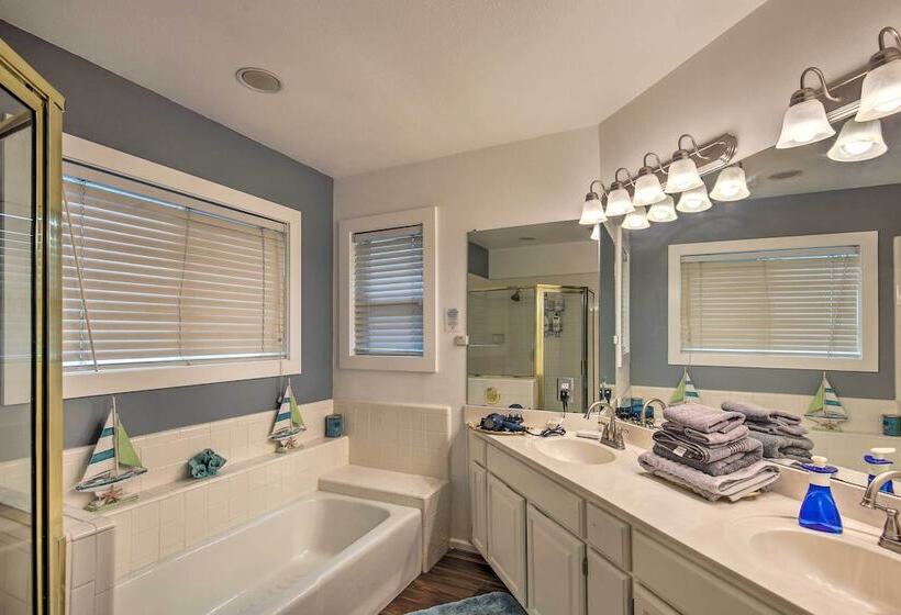 Family Retreat ~ 1 Mi To Hill Country Mile!