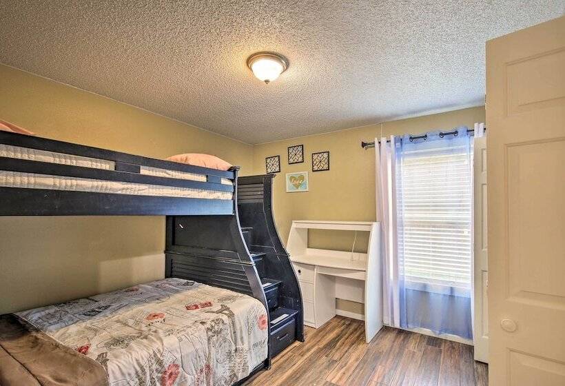 Family Retreat ~ 1 Mi To Hill Country Mile!