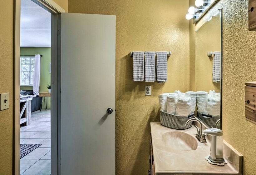 Family Friendly Coarsegold Guest House W/ Yard!