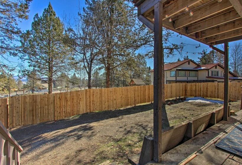 Fox Cottage    Quiet Escape W/ Private Deck!