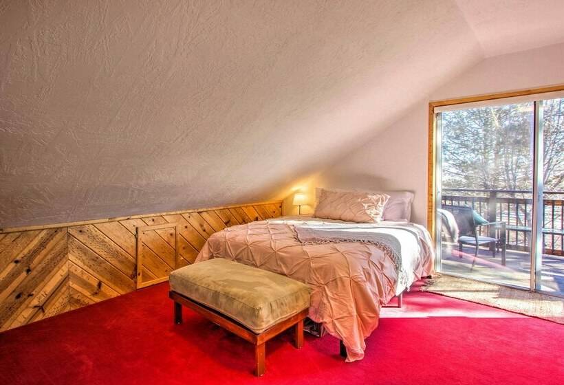 Fox Cottage    Quiet Escape W/ Private Deck!