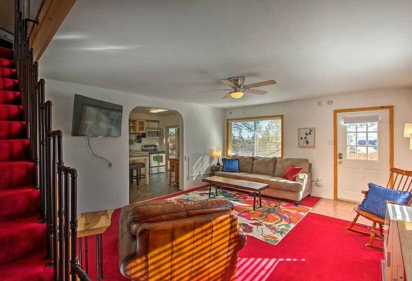 Fox Cottage    Quiet Escape W/ Private Deck!