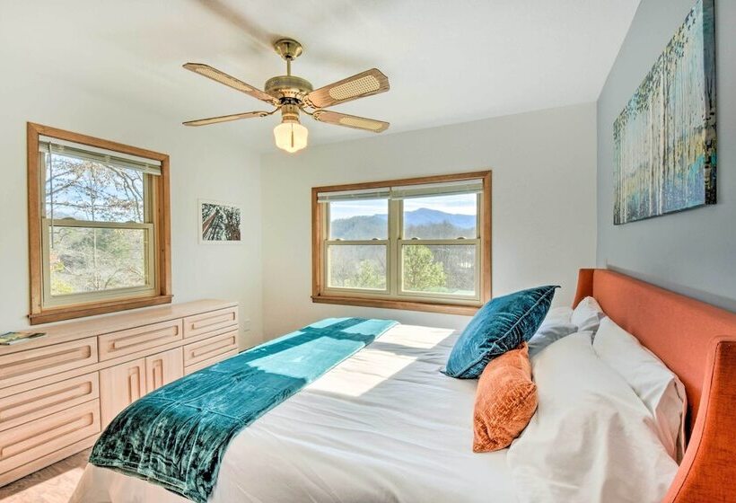Franklin Home W/ Hot Tub & Mtn Views!