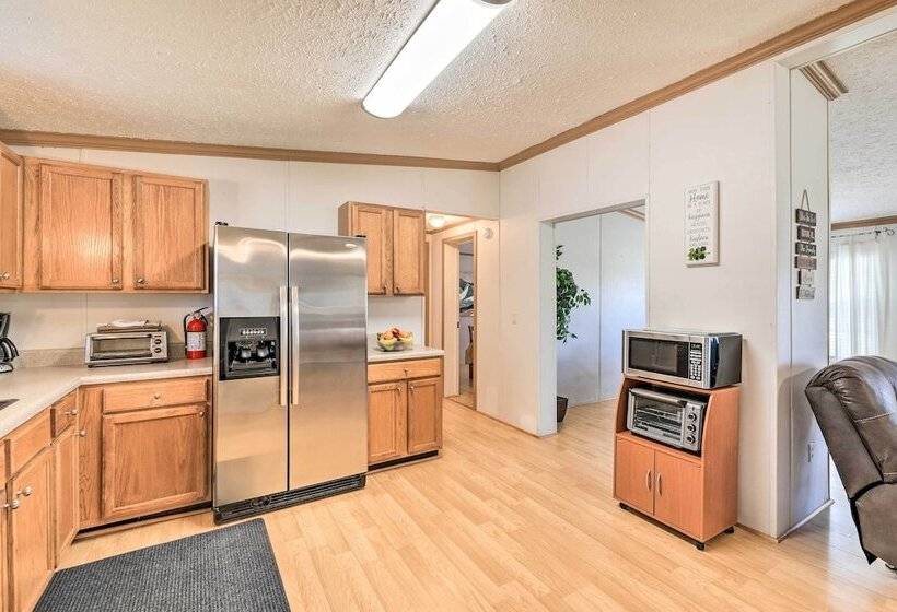 Arapahoe Home W/ Fireplace Near Deer Hunting