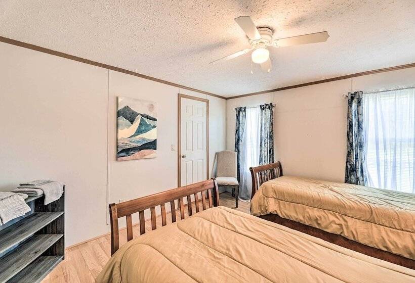 Arapahoe Home W/ Fireplace Near Deer Hunting