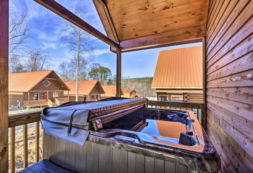 Gatlinburg Mountain Cabin: 4 Mi To National Park!