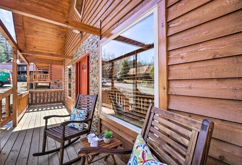 Gatlinburg Mountain Cabin: 4 Mi To National Park!