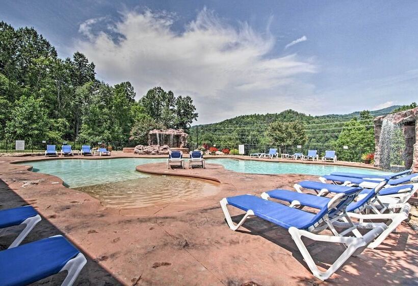 Gatlinburg Mountain Cabin: 4 Mi To National Park!