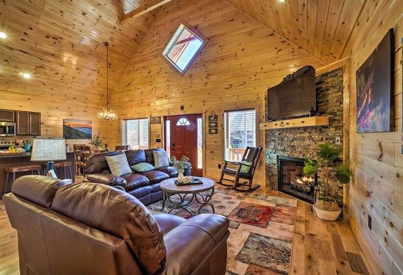 Gatlinburg Mountain Cabin: 4 Mi To National Park!