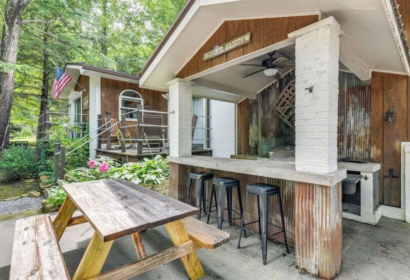 Gatlinburg Cabin W/ Indoor Hot Tub & Game Room!