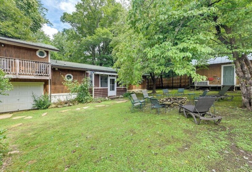 Gatlinburg Cabin W/ Indoor Hot Tub & Game Room!