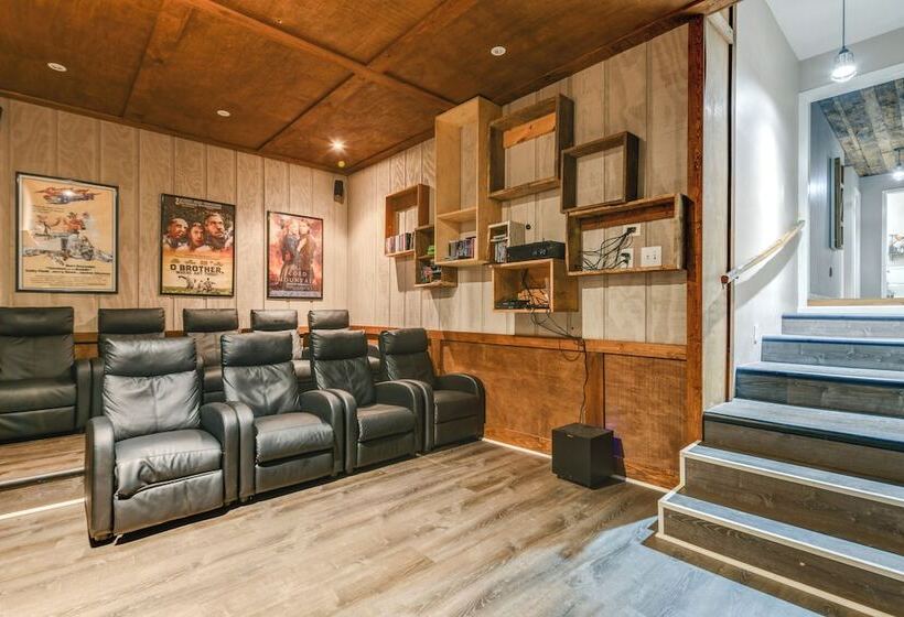 Gatlinburg Cabin W/ Indoor Hot Tub & Game Room!